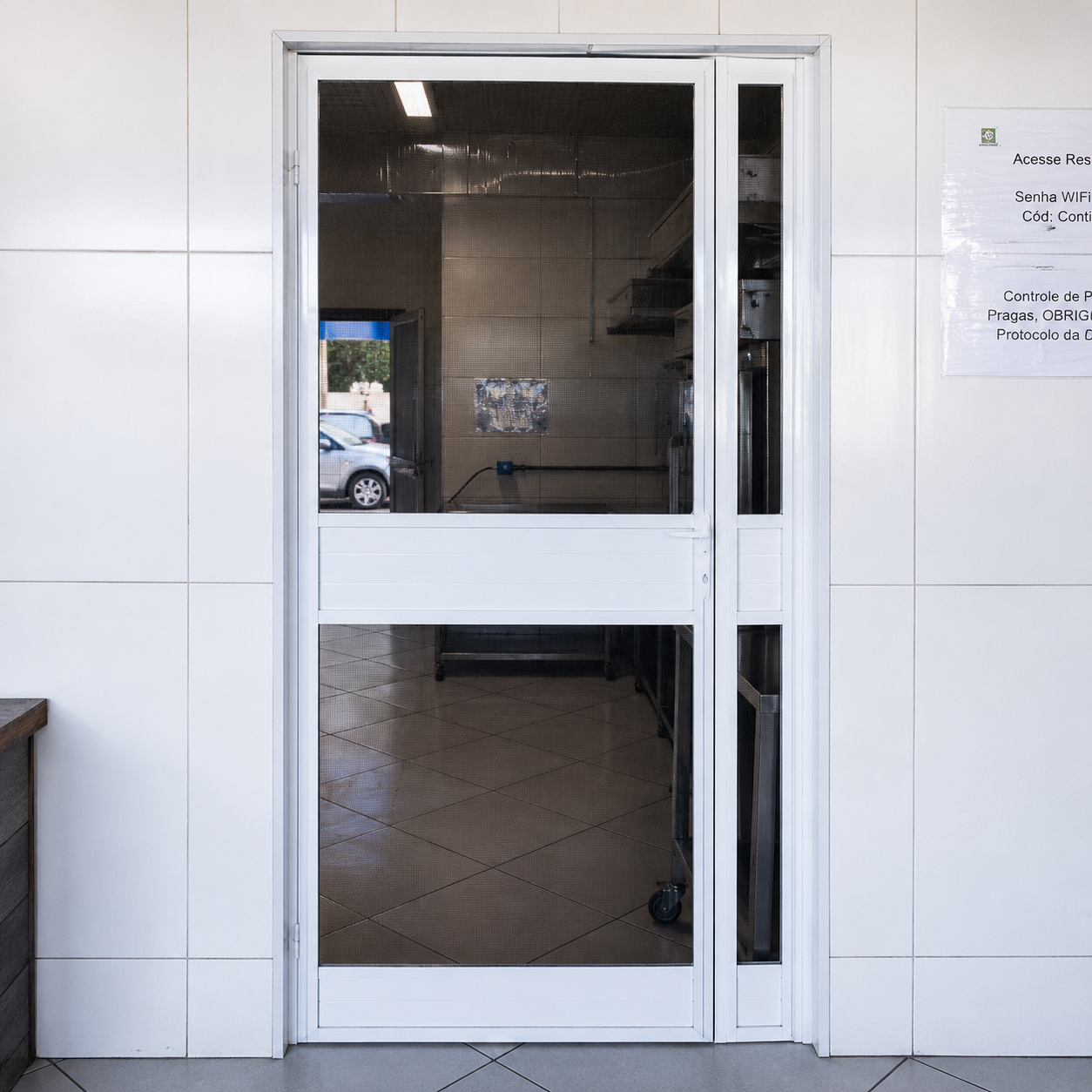Tela mosquiteira para porta